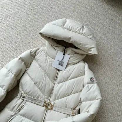REPLICA MONCLER BROSSE DIAGONAL-QUILTED HOODED SHORT DOWN JACKET WHITE #3892 - Image 4